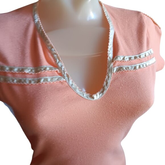 Vintage T-shirt Small 1980's Peach Blouse Disco Women's Satin Trimmed V-Neck - Picture 1 of 8